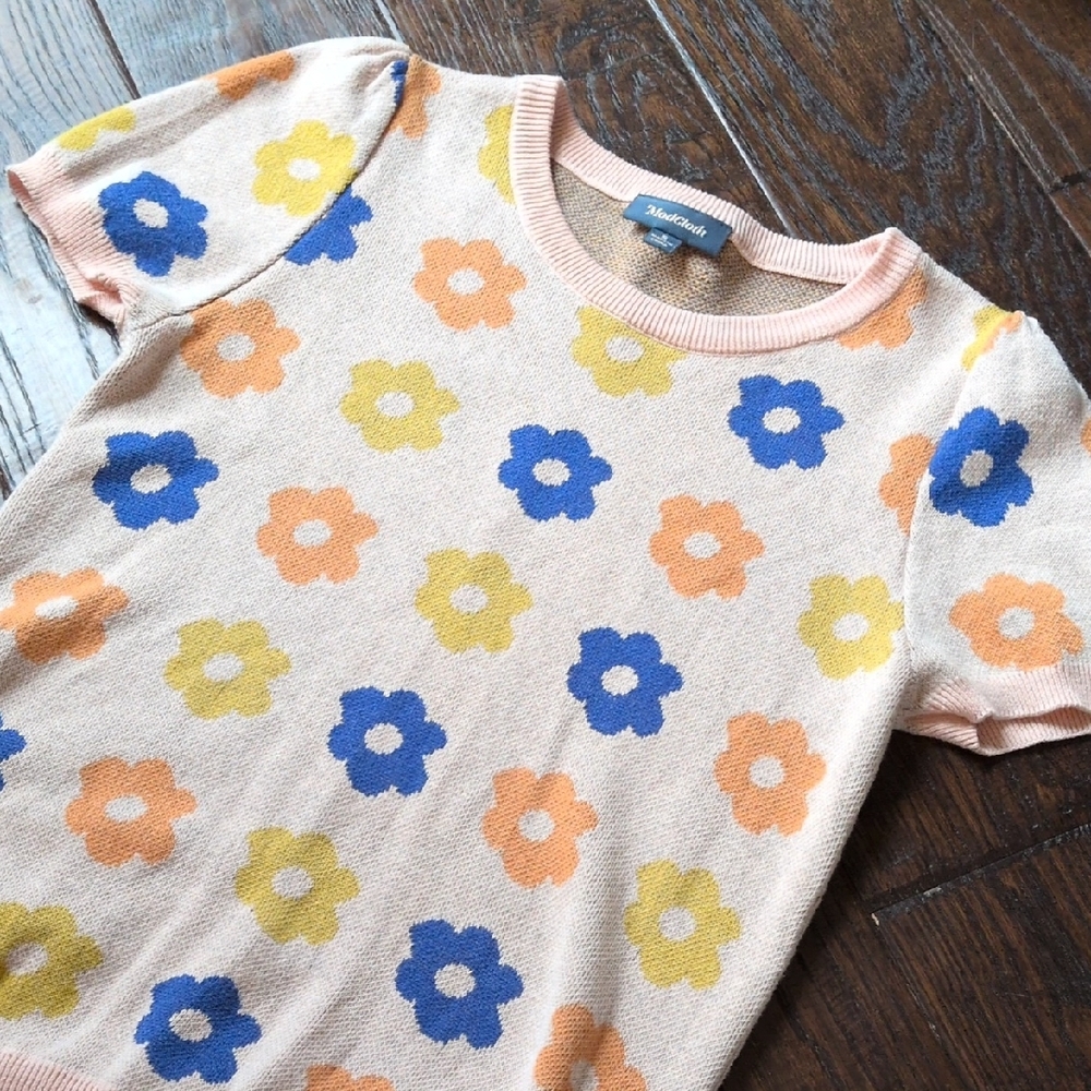 MODCLOTH I Retro Floral Daisy Short Sleeve Crew Neck Pullover Knit Sweater, S